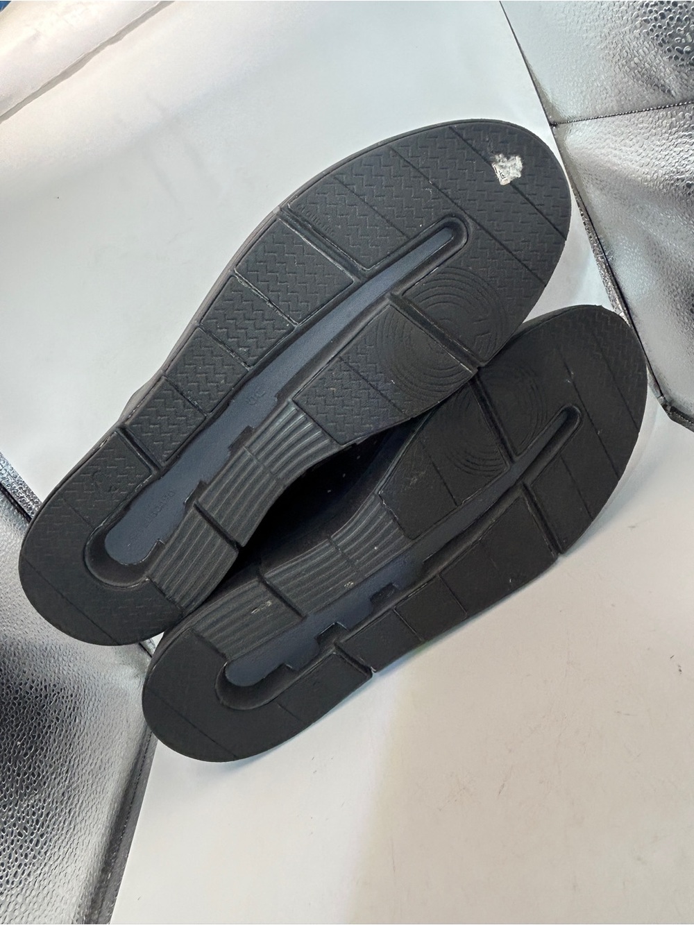 On Cloud Shoes Sneakers Mens The Roger Advantage Size 13 Triple Black Athletic - Picture 14 of 16